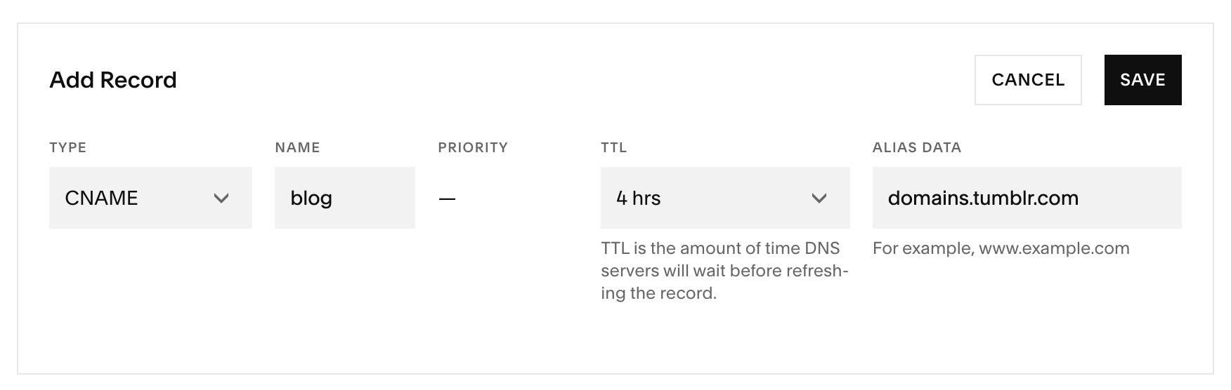 Squarespaceの [DNS] パネルでレコードを追加する領域。タイプ、名前、優先度、TTL、エイリアス データが表示されています。
