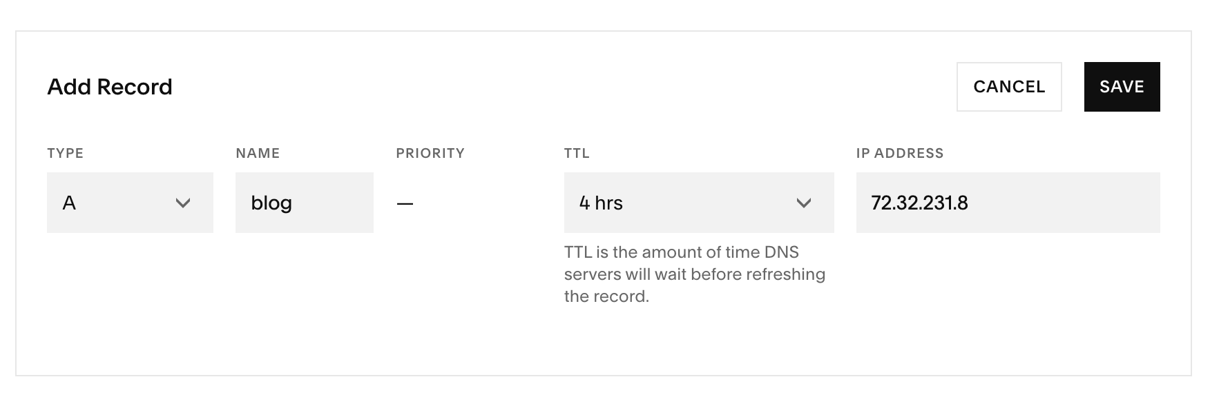 L'area per aggiungere un record nel pannello DNS di Squarespace. Vengono visualizzati i dati relativi a tipo, nome, priorità, TTL e alias.